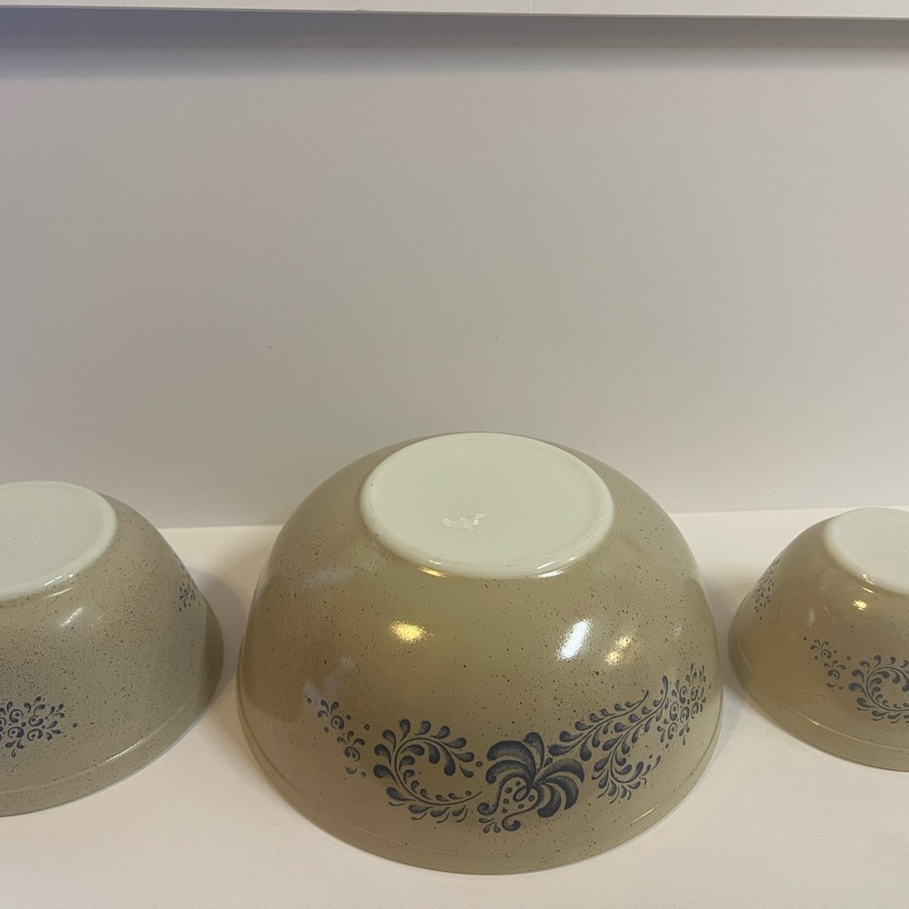 Pyrex White Bowl - Picture 2 of 5